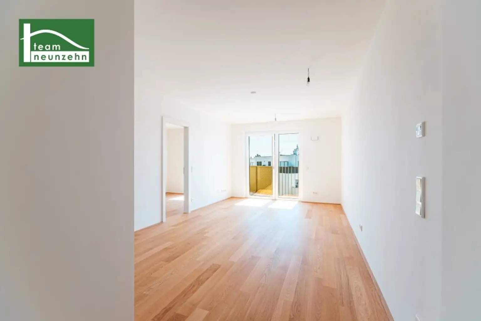 Alles was man sich wünscht – kostengünstige Heizung/“Kühlung“ über Erdwärme, PV-Anlage, weitläufige Grünflächen