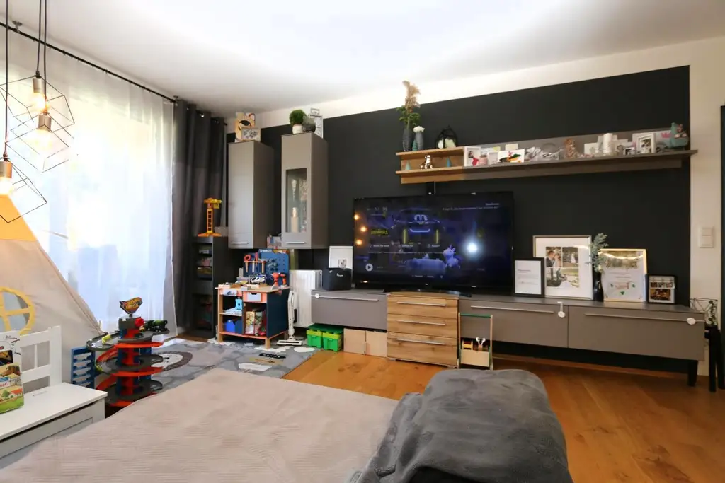 großzügige, attraktive 2 Zimmer-Wohnung