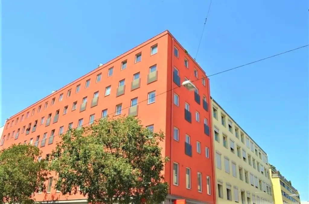DACHGESCHOSS, gepflegte 103 m2 Neubau mit Loggia und Balkon, Wohnküche, 3 Zimmer, Wannenbad, Parketten, Holbeingasse