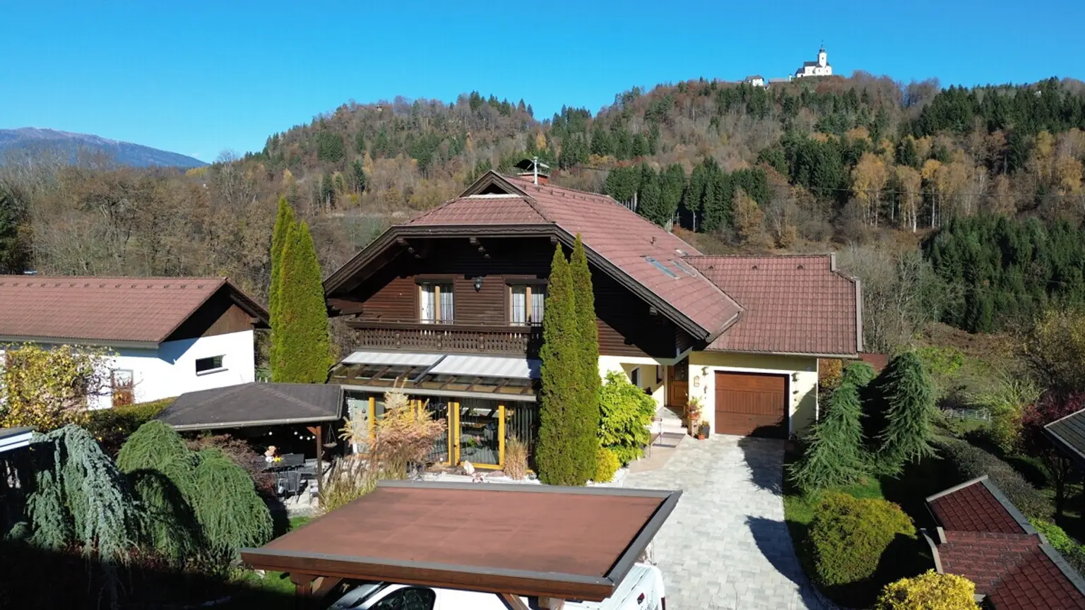 Exklusives Wohnjuwel mit Panoramablick auf die Sternbergkirche – sonnig und ruhig gelegen