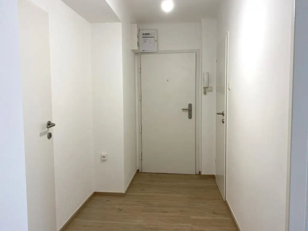 Frisch sanierte DG-Wohnung nahe AKH/U6