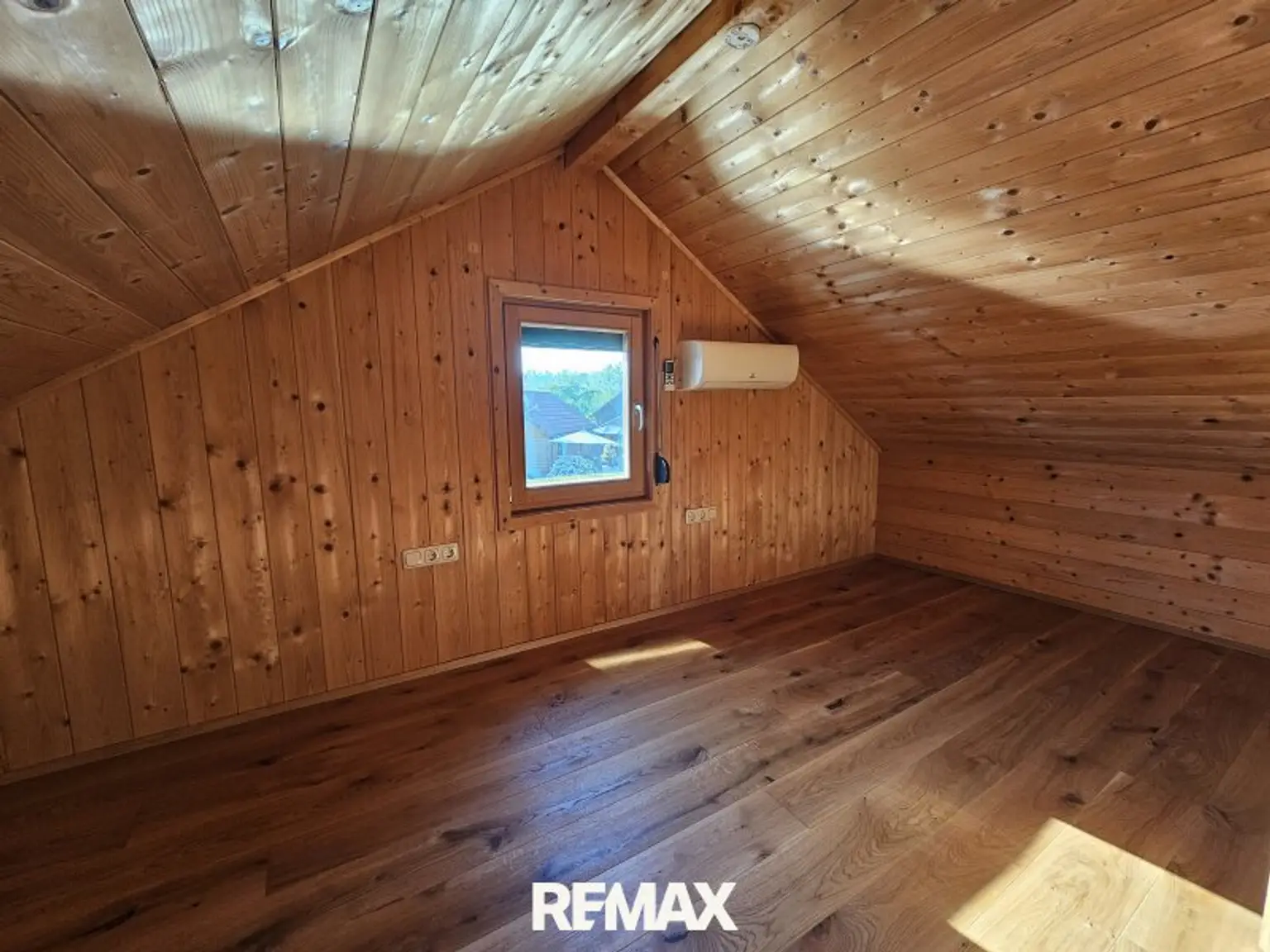 Schlafzimmer mit Klimaanlage