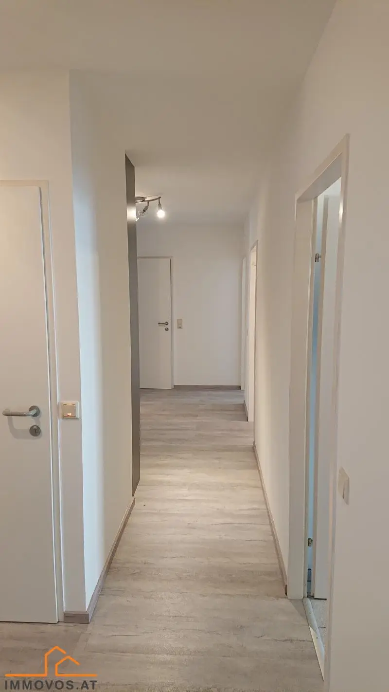 Drei Zimmer Wohnung ++ Loggia