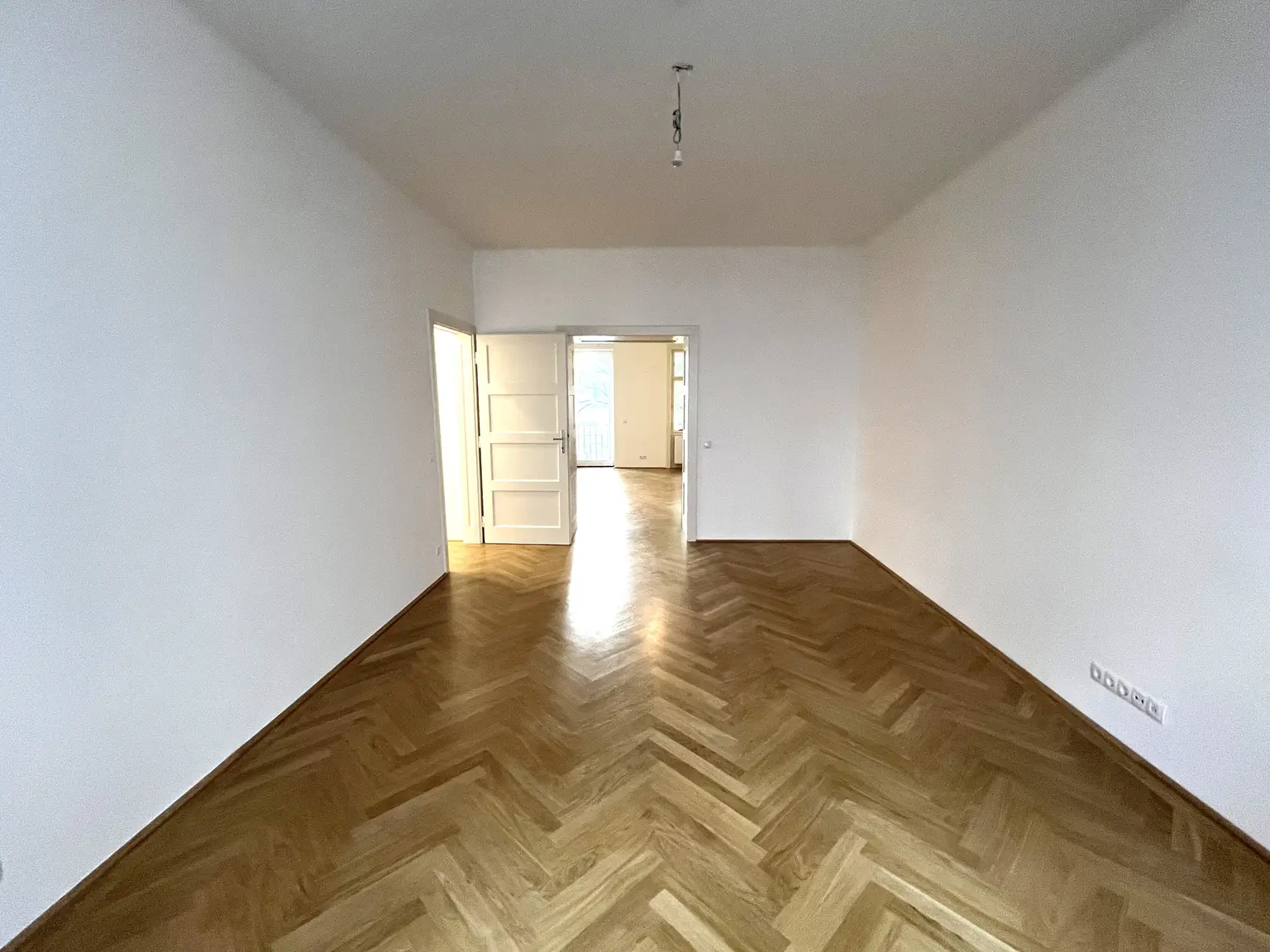 Bezaubernde 3-Zimmer-Wohnung mit kleinen Balkonen und Grünblick