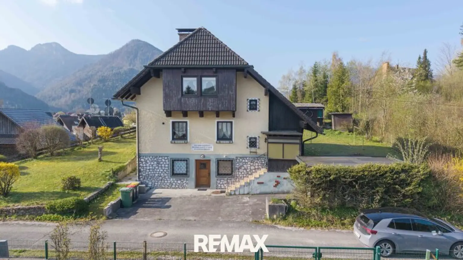 Hausansicht - Zufahrt