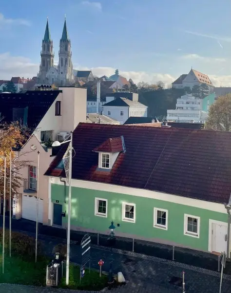 Repräsentatives Altbaubüro mit 2 Balkonen und Blick auf das Stift Klosterneuburg