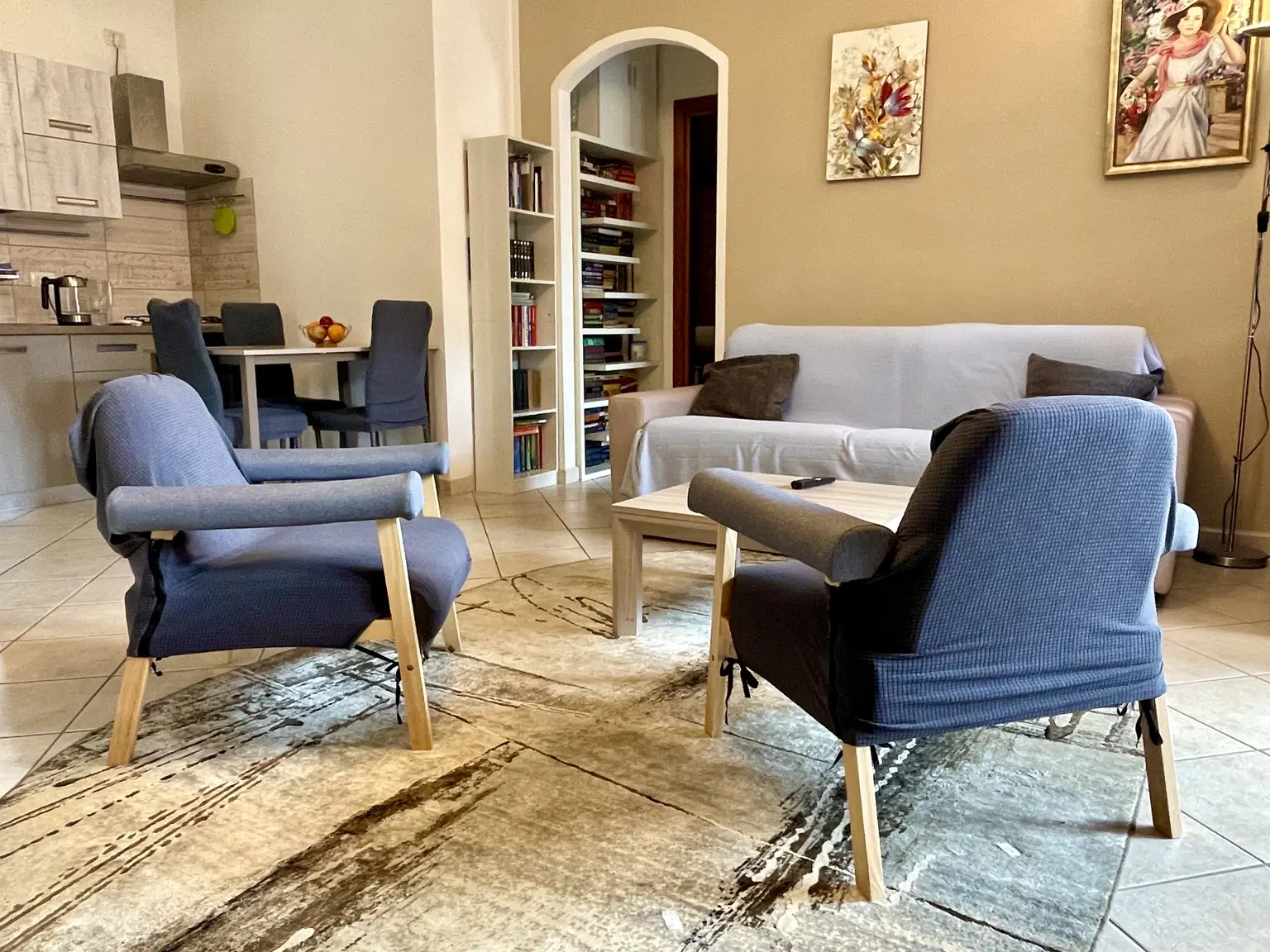 Sardinien: Sonnige 3-Zimmer‑Wohnung mit Terrasse & Bergblick - nur 7 km zum Meer