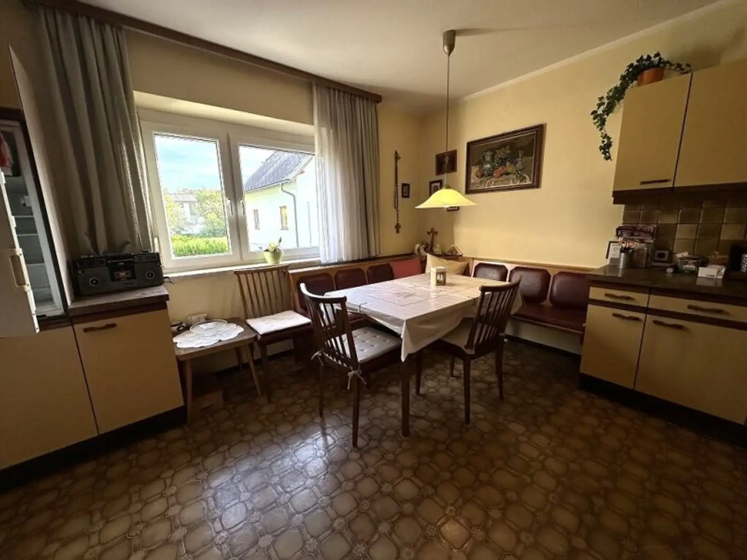 WOLFSBERG - SANKT THOMAS, 160 m2 Einfamilienhaus mit Potential, Vollkeller, 1139 m2 Grundstück, Wirtschaftsgebäude