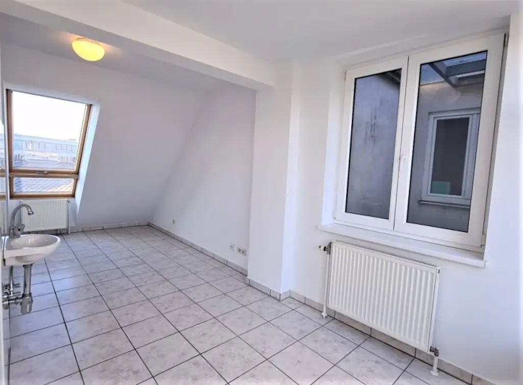 TERRASSENHIT, DACHGESCHOSS, 81 m2 Maisonette mit 12 m2 Terrasse, 3 Zimmer, Küche, Galerie, Wannenbad, Augarten-Nähe
