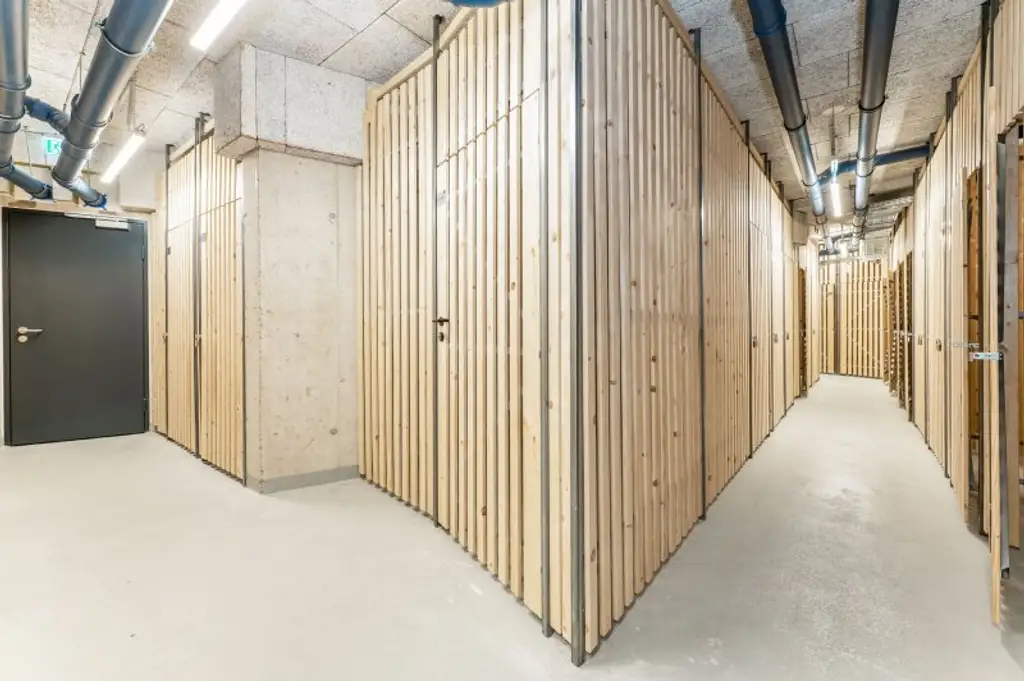 Erstbezug ab Februar! Nähe U6/U4! Helle 2-Zimmer-Wohnung mit Loggia zu vermieten!