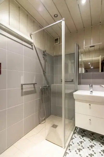 Loggiawohnung Nähe Quellenstraße - Wärmedämmung und niedrige Haus - BK