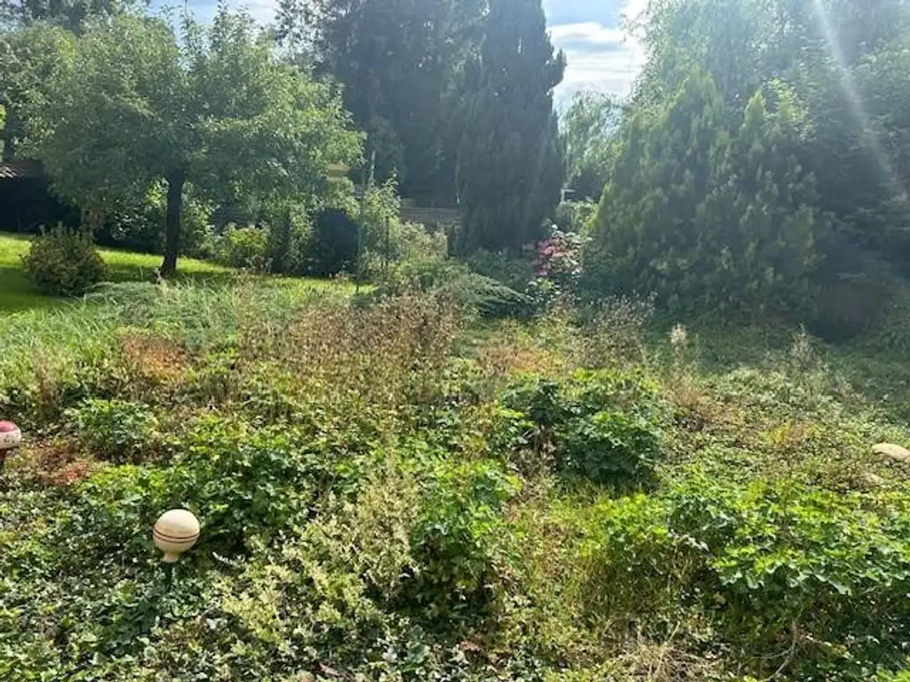 2 bis 3 Familienhaus mit Vollkeller,    mit  4 Garagen, Brunnen und Werkstatt  - sehr viel Wohnraum- 4 Bäder