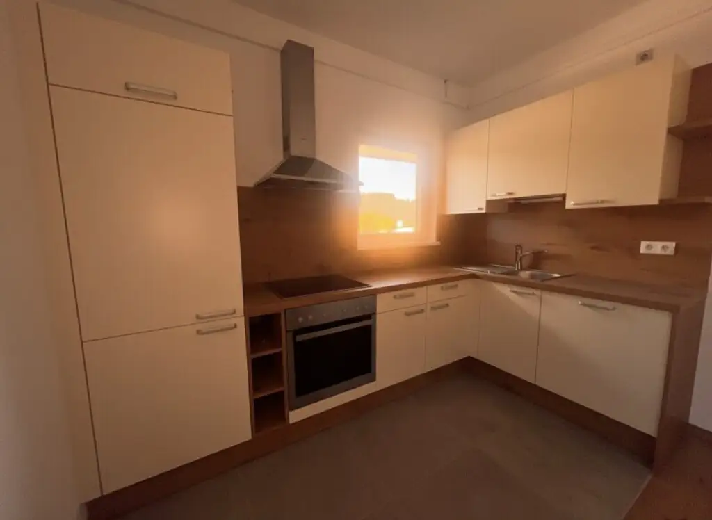 Lichtdurchflutete 5-Zimmer-Wohnung mit 2 Balkonen, 2 Bädern & neuer Küche – barrierefrei, zentrumsnah & top angebunden!