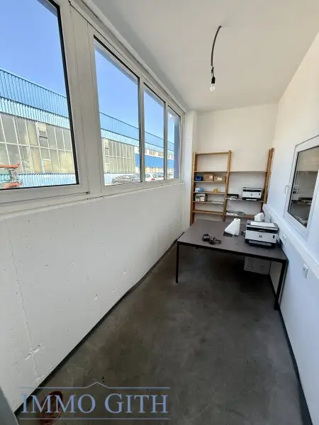 891 m² Lagerhalle in 1230 Wien (Talpagasse) zu mieten! – 2 Sektionaltore, U6 & Autobahn-Nähe, videoüberwacht
