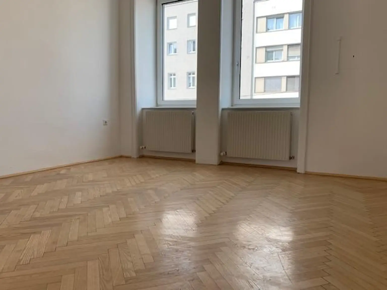 Kompakte 4-Zimmer-Wohnung mit hofseitigem Balkon - verfügbar ab November 2025