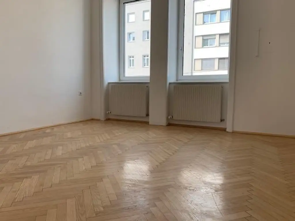 Kompakte 4-Zimmer-Wohnung mit hofseitigem Balkon - verfügbar ab November 2025