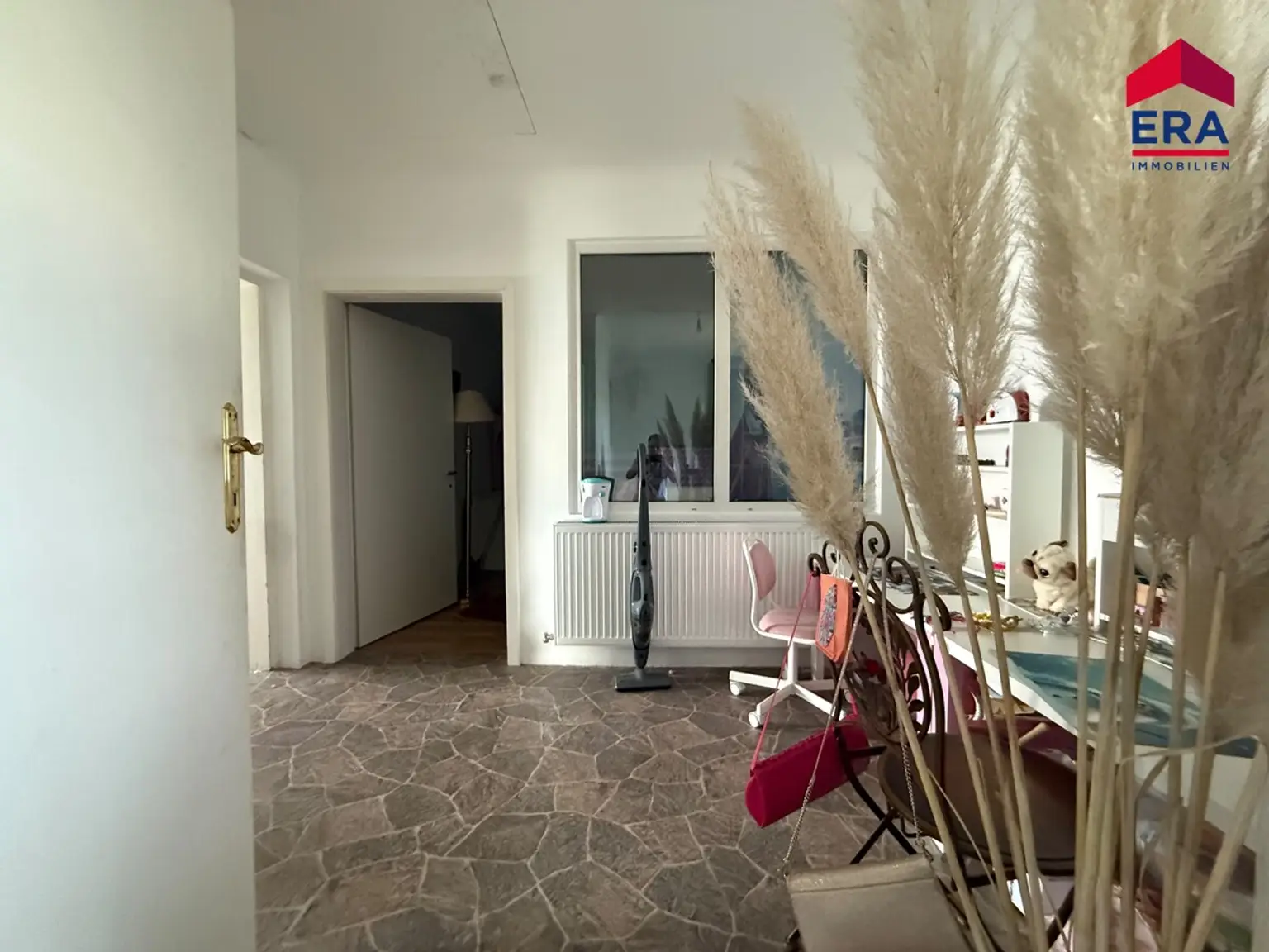 NEU: Viel Platz für Familie, Hobby und Werkstatt – Einfamilienhaus mit 4 Garagen und neuem Dach