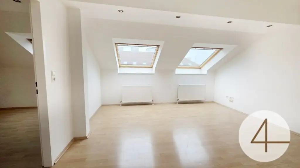 Gesamtes Dachgeschoß steht zum Verkauf