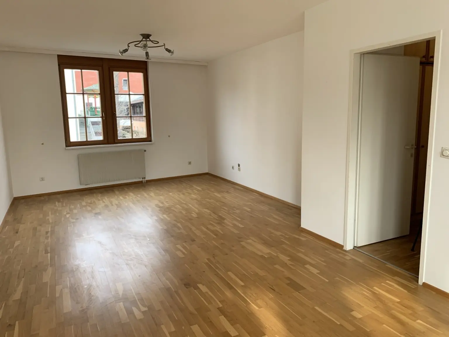 Helle und großzügige Ordinationsfläche in zentrumsnaher Lage von Baden 
mit Blick auf die Schwechat