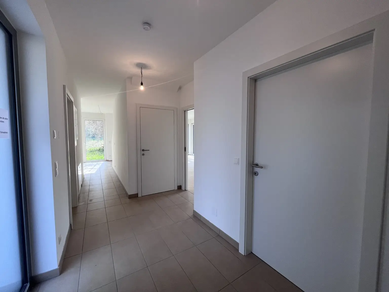 Erstbezug !!! Traumhafte Doppelhaushälfte -  mit 5 Zimmern, Garten, Wohnkeller und Stellplätzen!