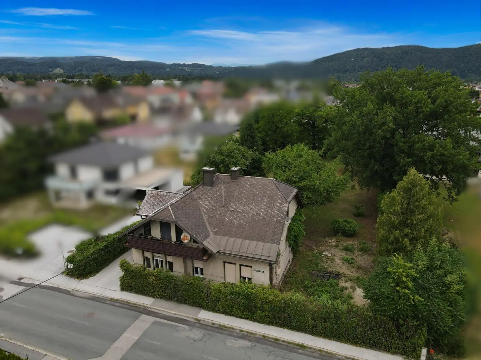 Charmante Villa - mit viel Potenzial und Geschichte auf großem Grund