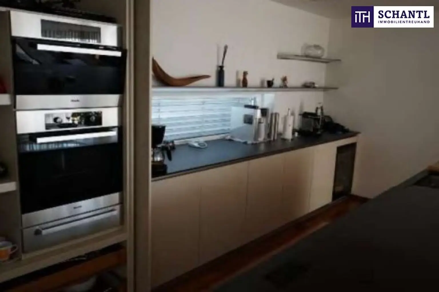 TOP Anlageobjekt in Feldkirchen bei Graz! Modernes Wohn- und Ordinationshaus mit Zahnarztpraxis im Erdgeschoss und großzügiger Mietwohnung im Obergeschoss!