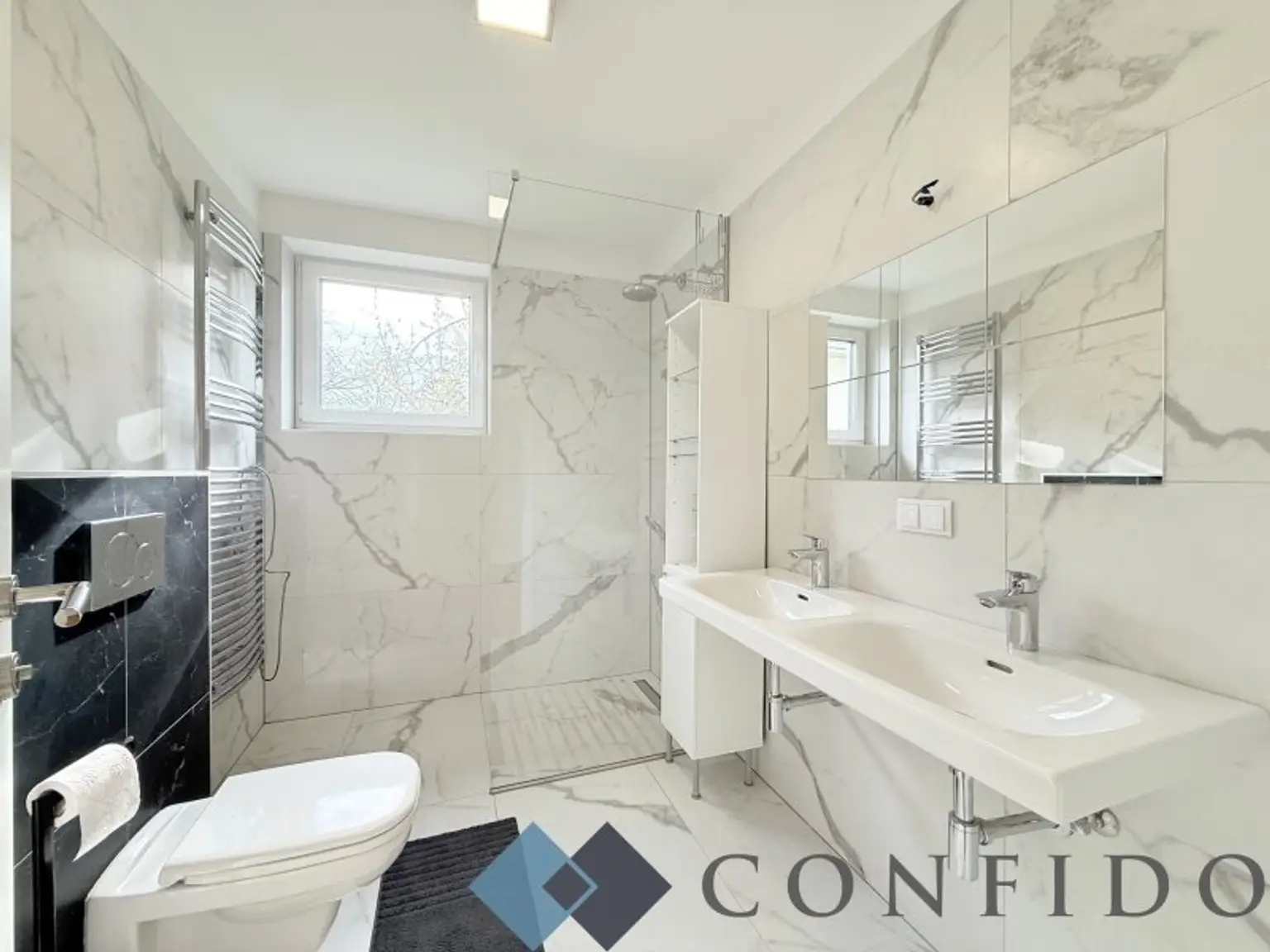 Ensuite - Badezimmer 1 OG