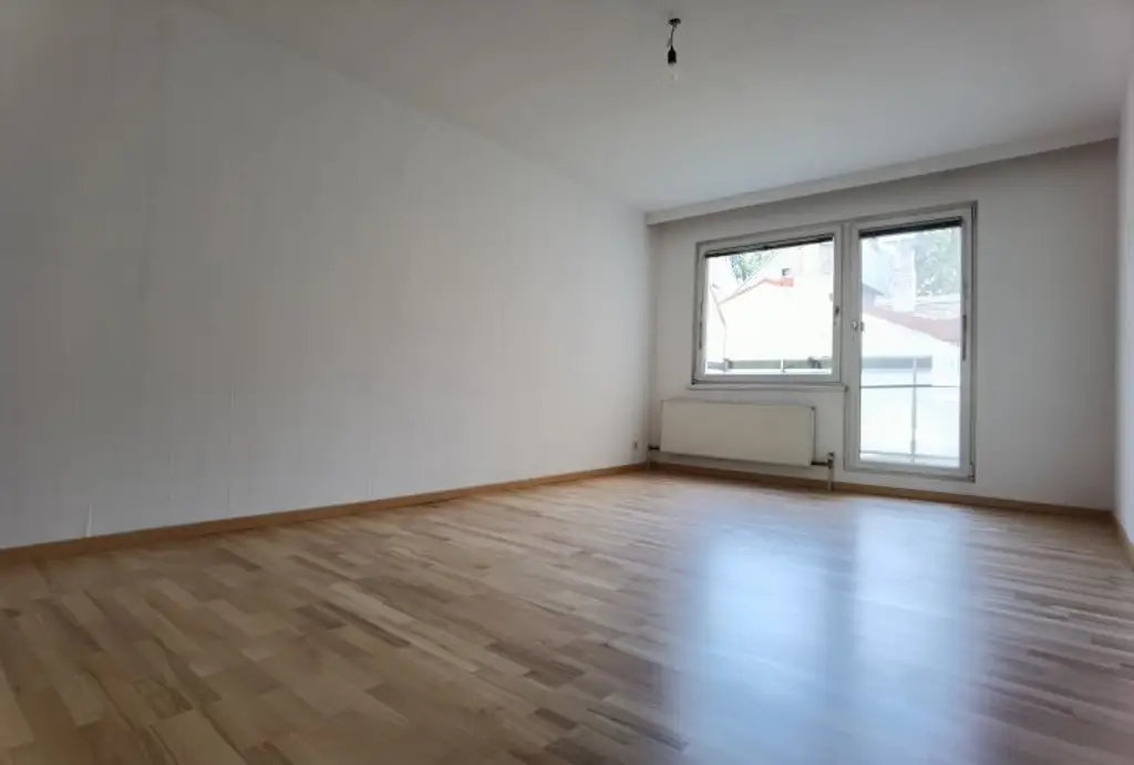 TOLLE LAGE - NEUBAUGASSE - AUSGEZEICHNETER GRUNDRISS MIT POTENZIAL