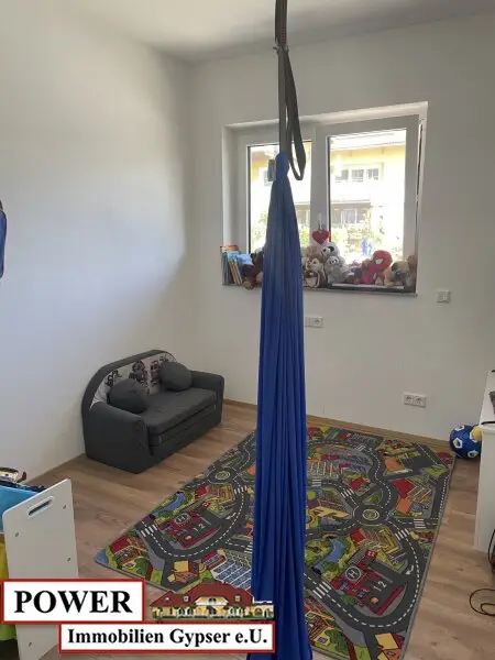 Neuwertiger Bungalow in unschlagbarer Lage, zentral, umgeben von Grünland in Bachnähe!