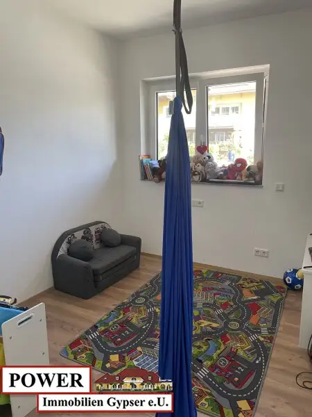 Neuwertiger Bungalow in unschlagbarer Lage, zentral, umgeben von Grünland in Bachnähe!