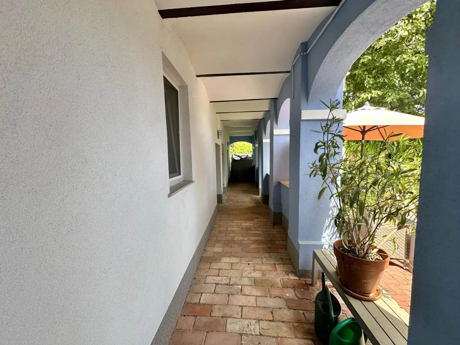 Exklusives Landhaus: Historie, Wellness & kristallklarer Salzwasser-Naturpool