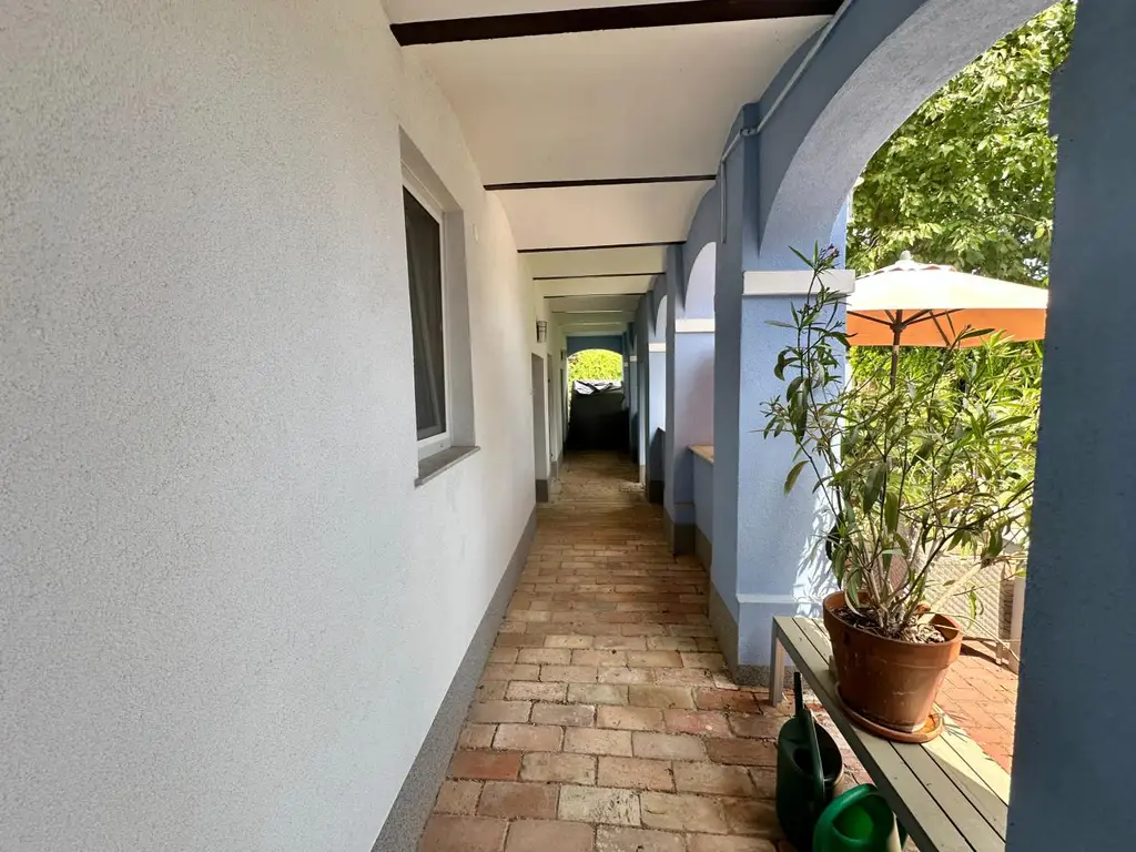 Exklusives Landhaus: Historie, Wellness & kristallklarer Salzwasser-Naturpool