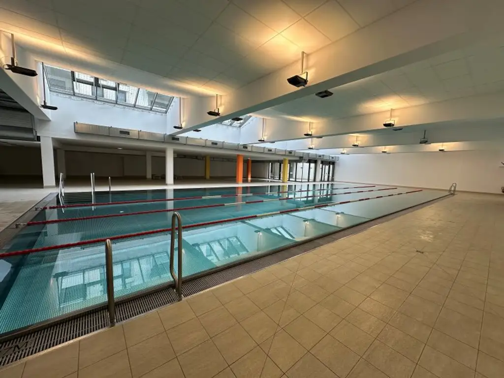 Balkonwohnung in Grünruhelage- Schwimmbad und Sauna im Haus. PROVISIONSFREI