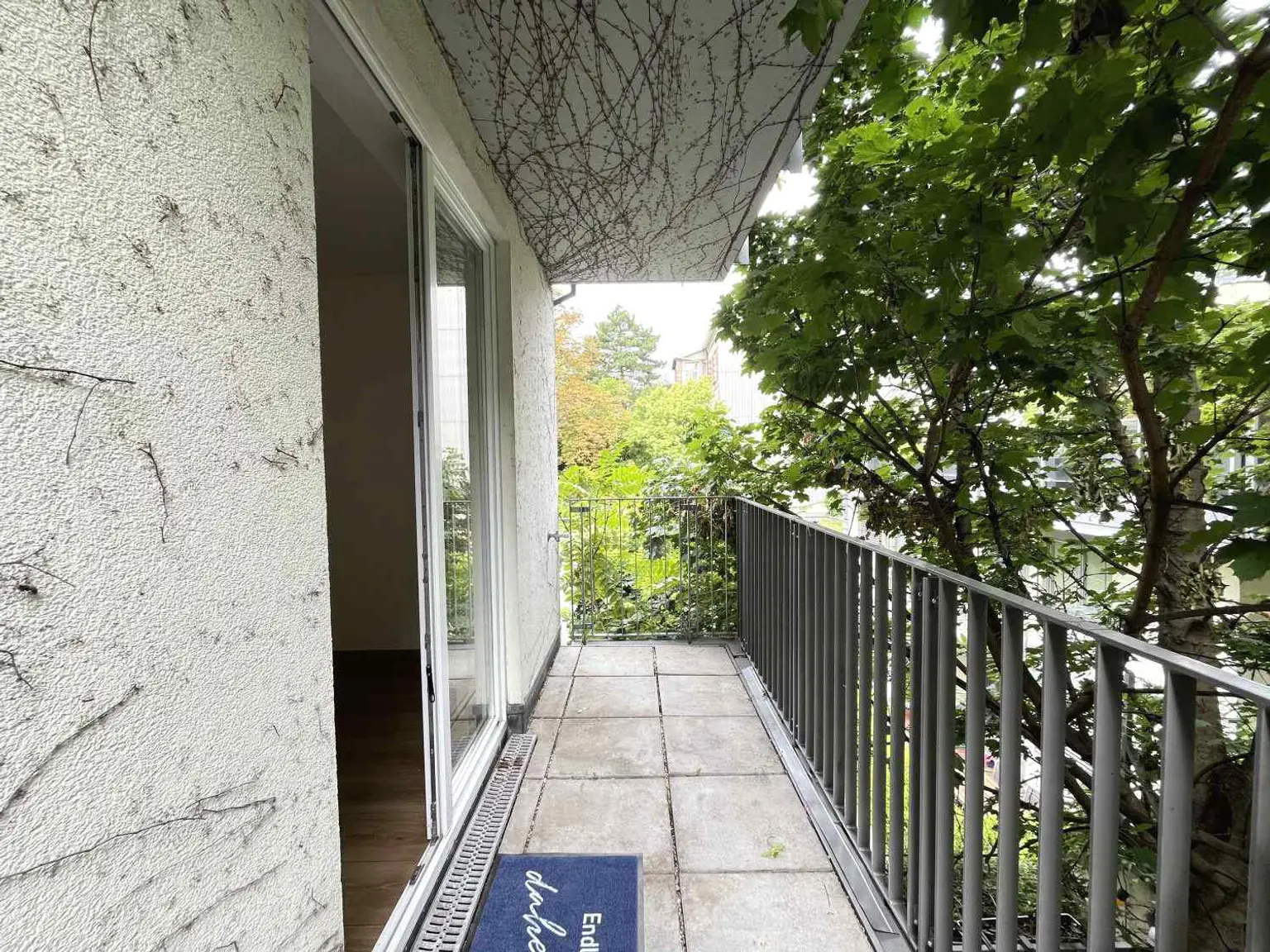 Teilsanierte 2-Zimmer-Wohnung mit Balkon in den grünen  Innenhof!