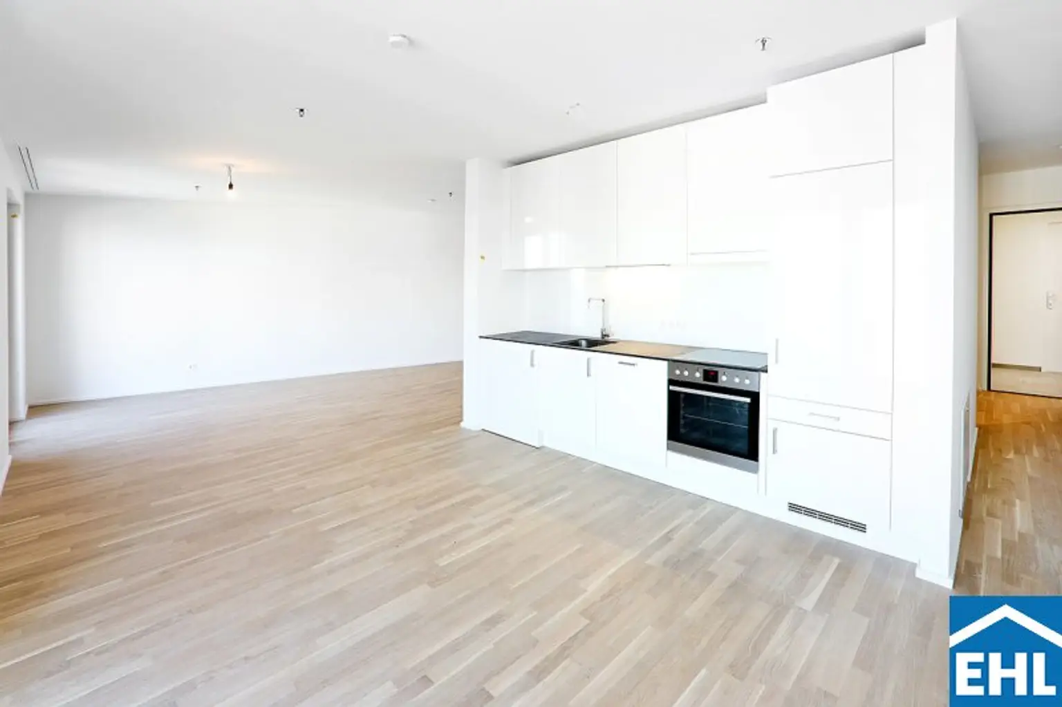 Sonnwendviertel: 1-Zimmer-Wohnung mit Balkon im 18. OG – Fitnessraum, Co-Working & Rooftop-Terrasse inklusive!
