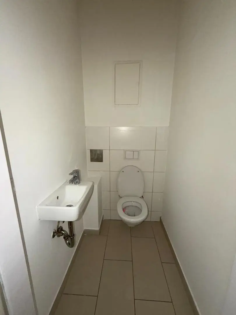 Helles 2 Zimmer - Büro - DG | wenige Schritte entfernt - Straßebahnlinie 46 | Nähe Brunnenmarkt & U6 Thaliastraße