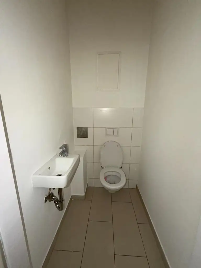 Helles 2 Zimmer - Büro - DG | wenige Schritte entfernt - Straßebahnlinie 46 | Nähe Brunnenmarkt & U6 Thaliastraße