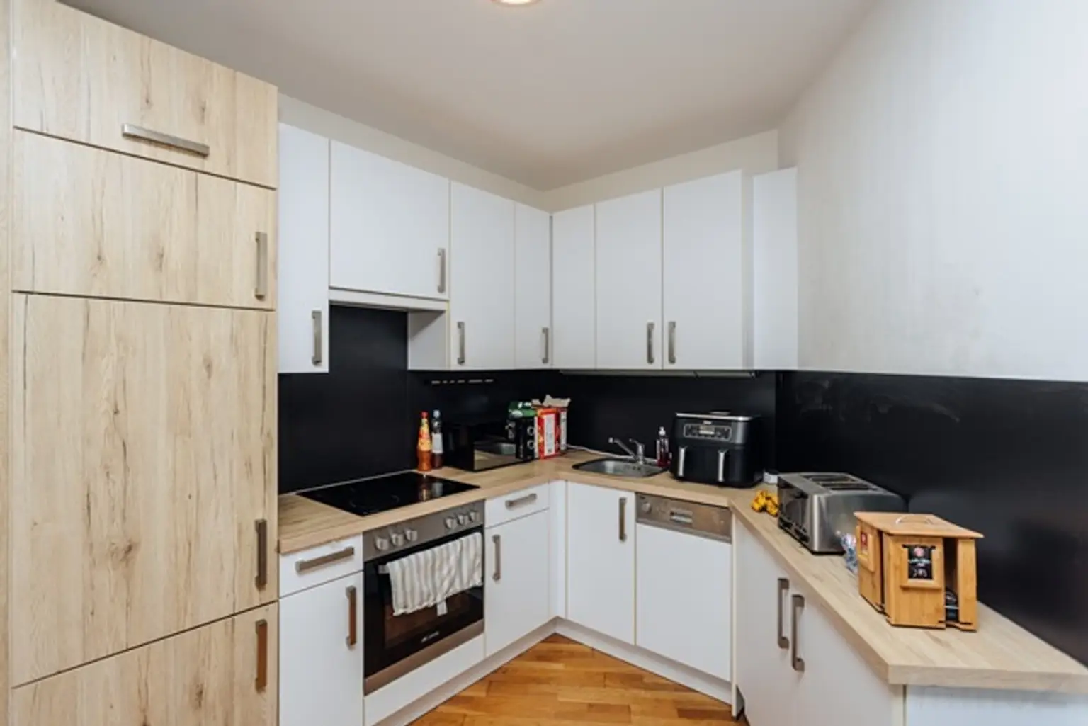 Küche komplett ausgestattet