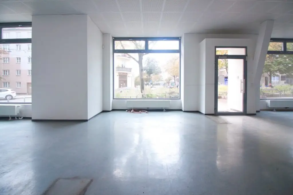 Attraktives, helles Geschäftslokal zur vielseitigen Nutzung mit guter Sichtbarkeit | flexibler Grundriss | leerstehend