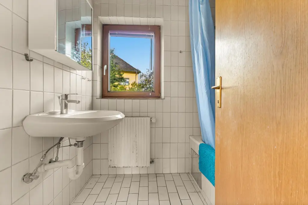 Renovierungsbedürftiges Haus mit großem Garten in Waidmannsdorf