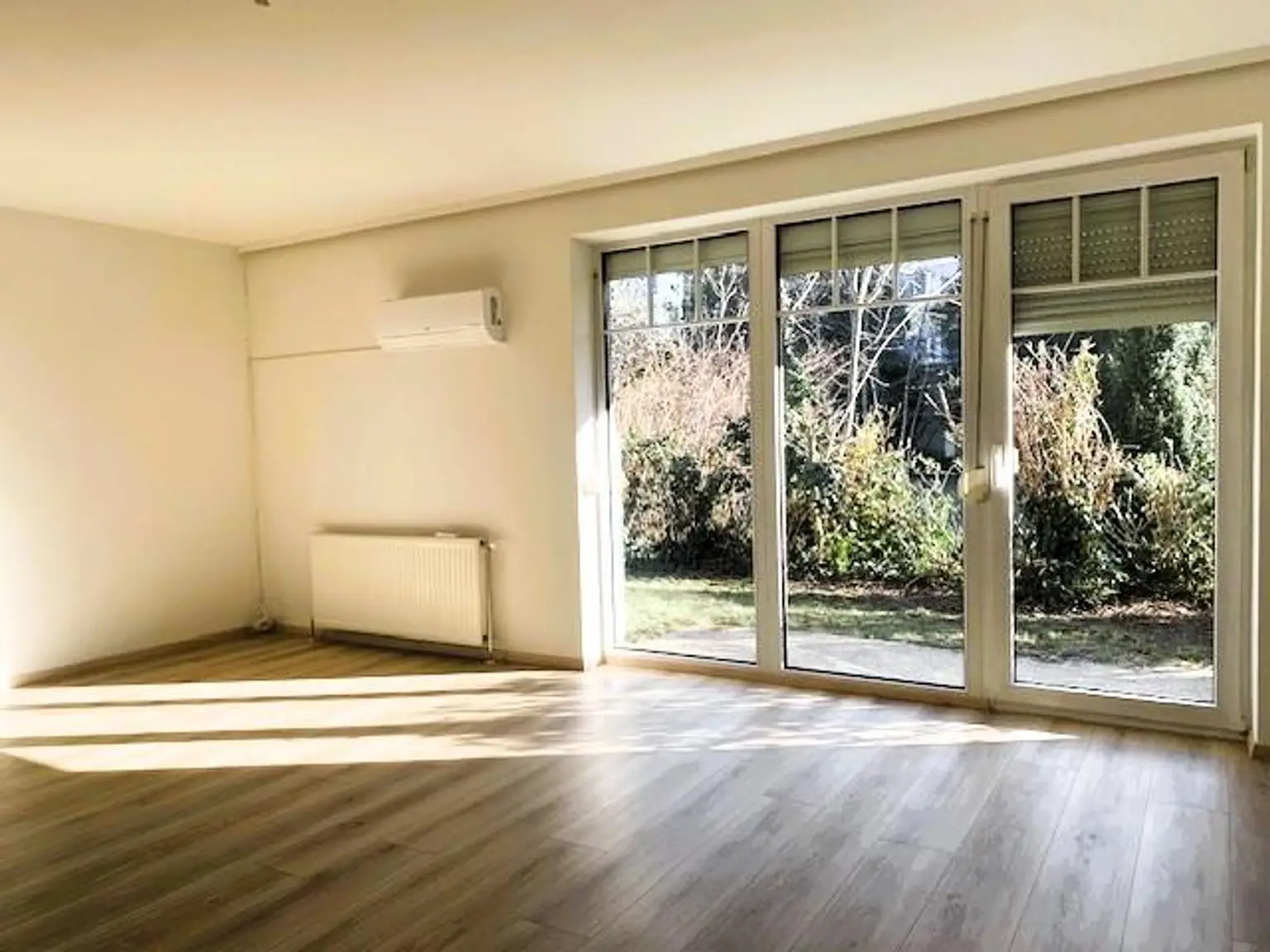 Grüne Oase in Kliniknähe – Erdgeschosswohnung wie neu, mit Carport & Garten!