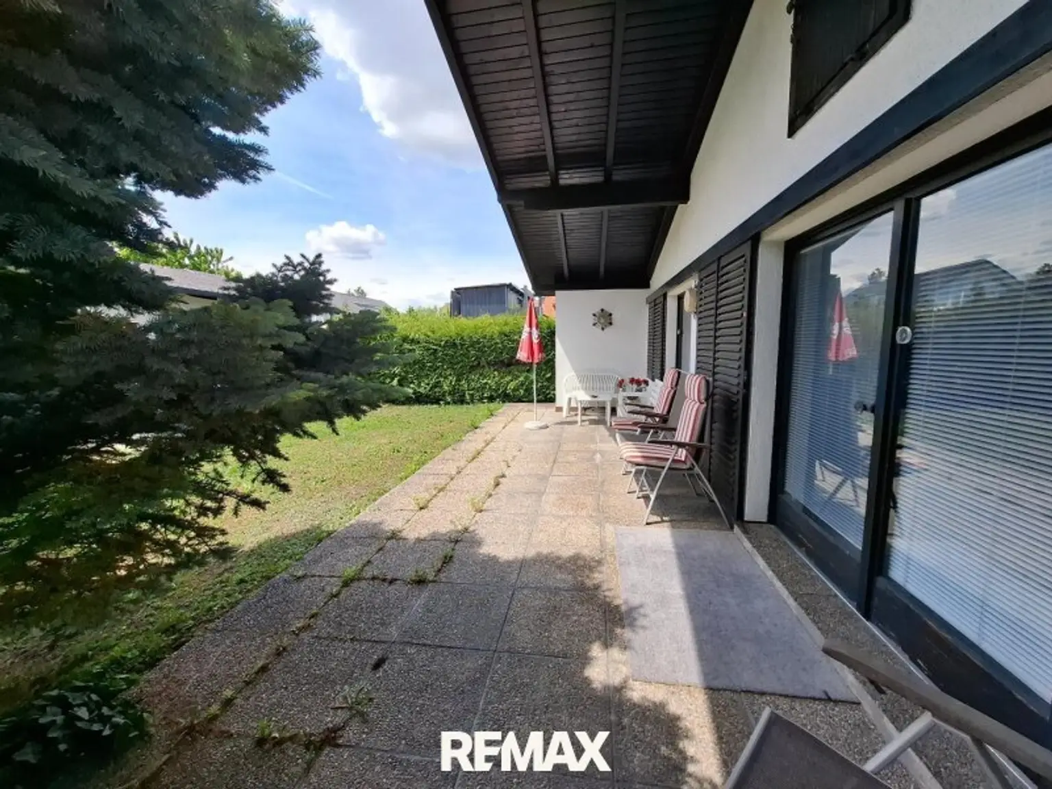 Blick über die hintere Terrasse
