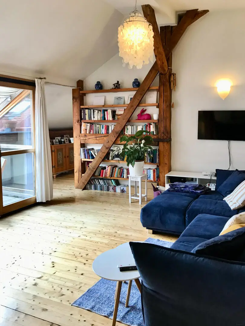 Charmante 3-Zimmer-Dachgeschosswohnung mit Lift am Opernring – Urbanes Wohnen im Herzen von Graz