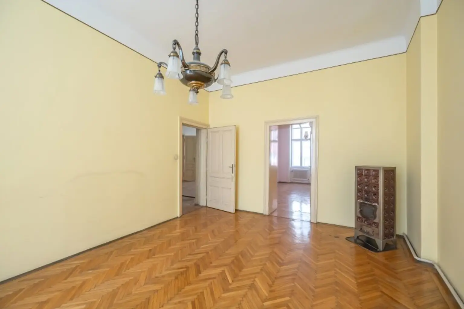 Hidden Gem in the Heart of the 6th – Historic Charm Meets Future Vision!