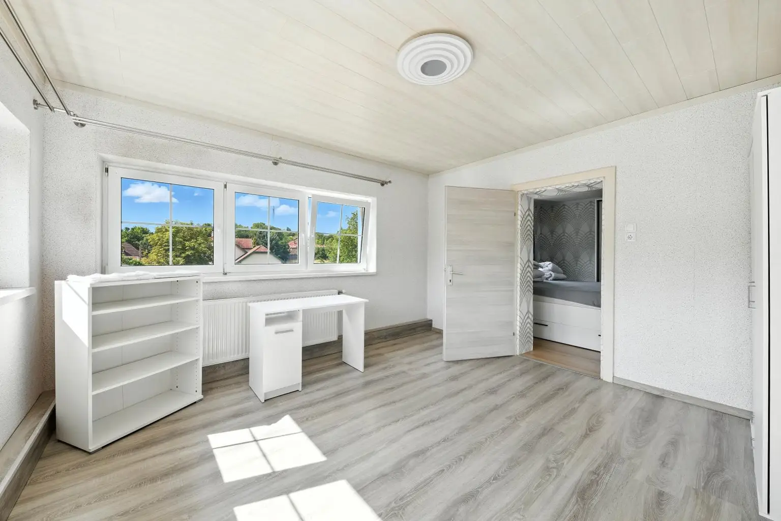 Modernisiertes Einfamilienhaus mit großzügigem Grundstück und Ausbaupotenzial