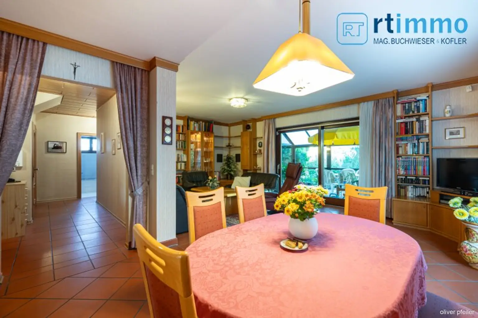 SCHÖNES FAMILIENHAUS mit Wintergarten und Garage in ruhiger Lage zu mieten!