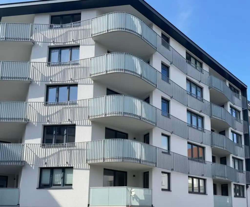 U3 Kendlerstraße: helle ruhige klimatisierte 2-Zimmer-Dachgeschosswohnung mit Loggia/Balkon