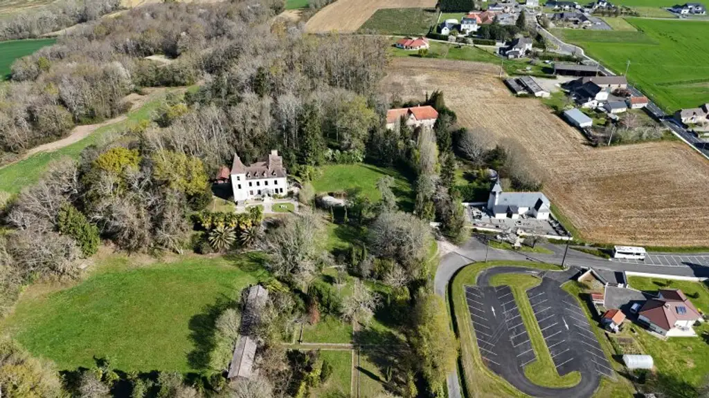 Traumhaftes Château in Südfrankreich mit Blick auf die Pyrenäen – nur 790.000 €