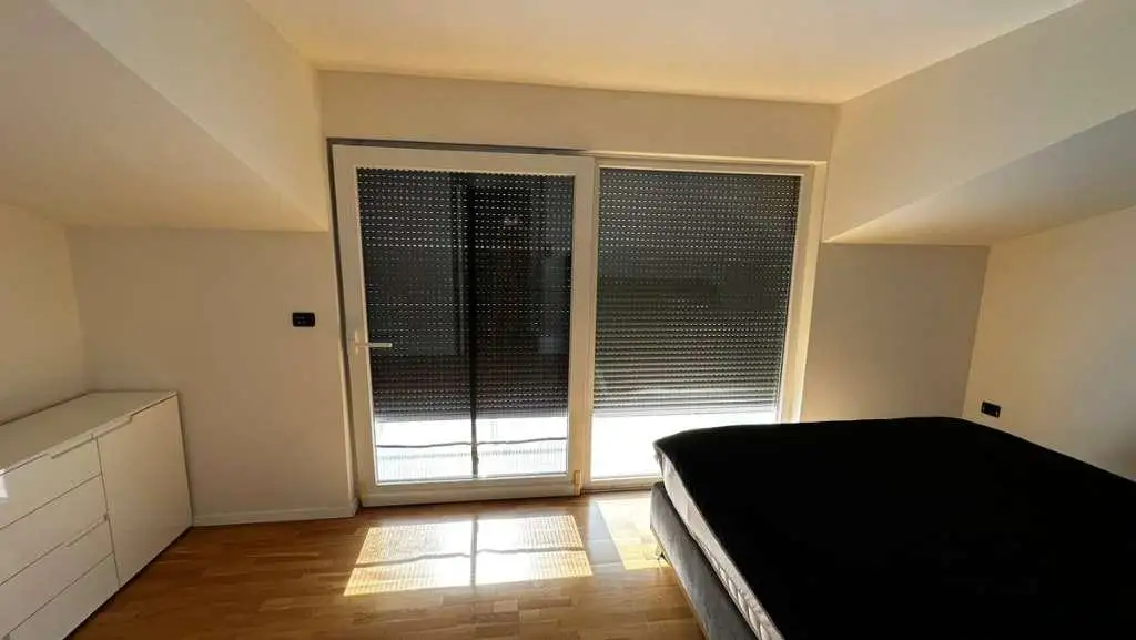 Neubau-Ferienwohnung mit Dachterrasse und Blick zum Meer