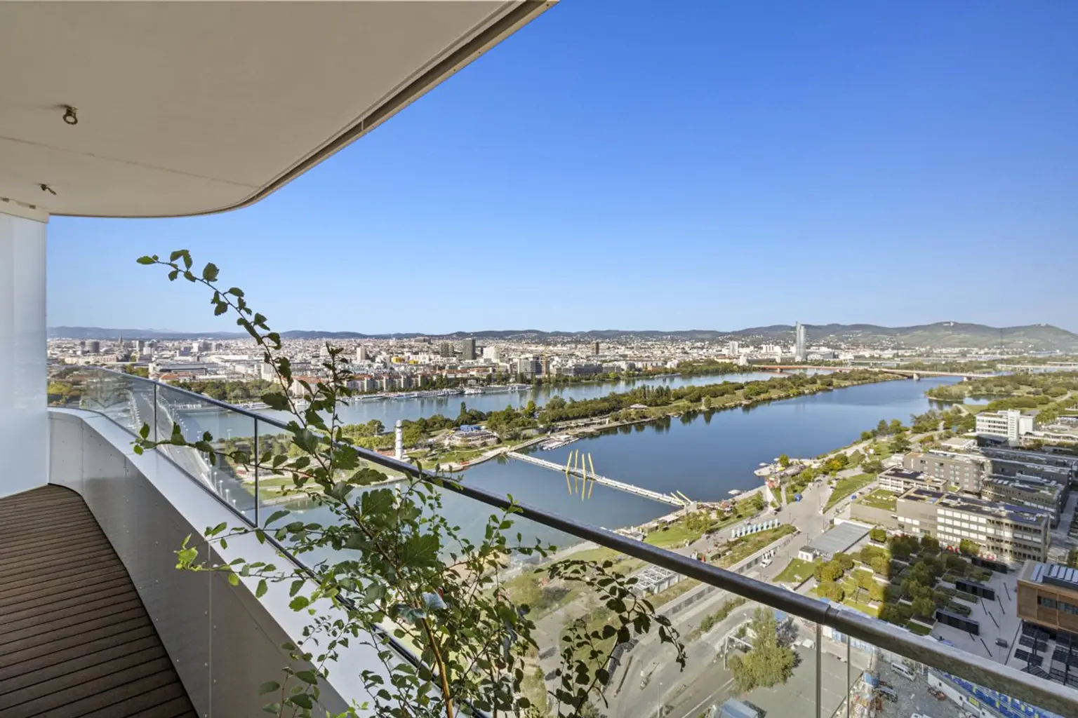 Q | ++ SKYLINE DREAM on the 26th Floor ++ LUXURY with PANORAMIC VIEW | Prima Service Immobilien